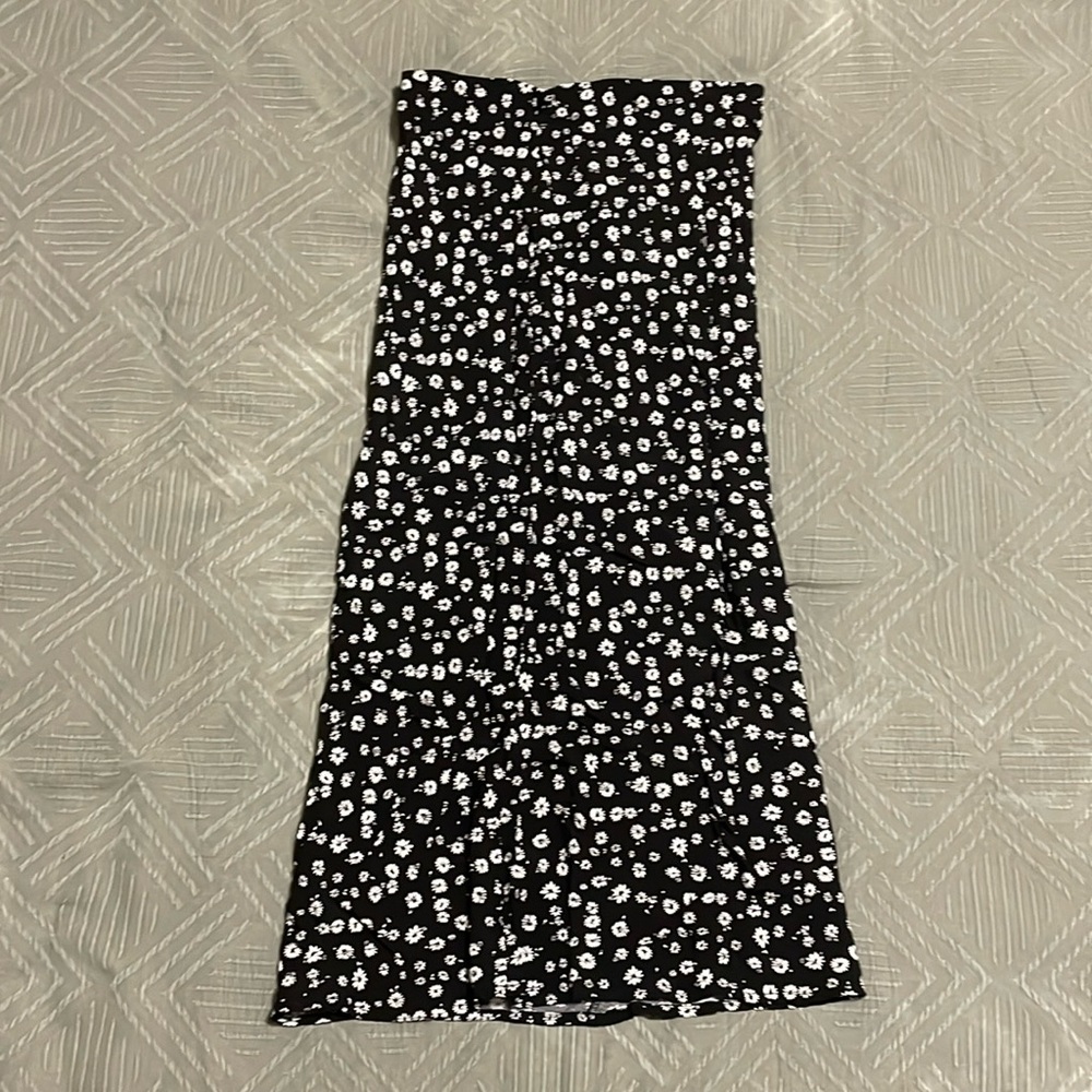Wild Fable, medium, black and white floral pattern